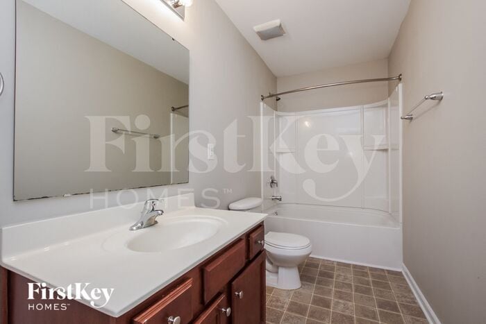 Building Photo - 1732 Larne Cir