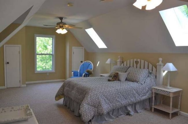Building Photo - East AVL - Mountain Views and Space Galore!