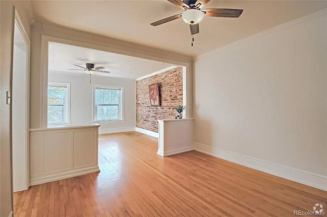Building Photo - 541 E 14th Ave
