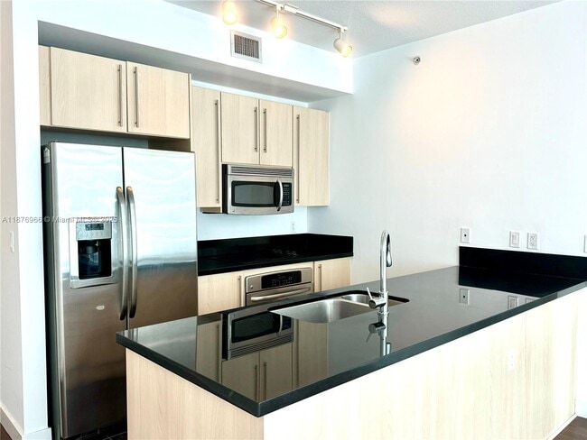 Primary Photo - 1111 SW 1st Ave