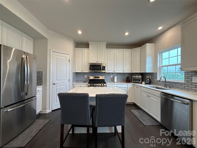 Building Photo - 1524 Scarbrough Cir SW