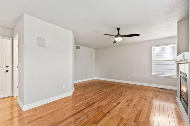 Building Photo - 1878 Twin Lakes Cir