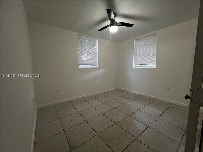 Building Photo - 3621 SW 46th Ave