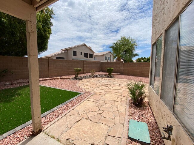 Building Photo - Spacious 4 bedroom home in Peoria!