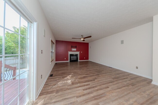 Building Photo - 103 Bluffs Cir