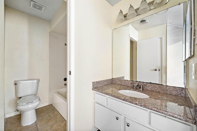 Building Photo - 12618 Ashford Meadow Dr
