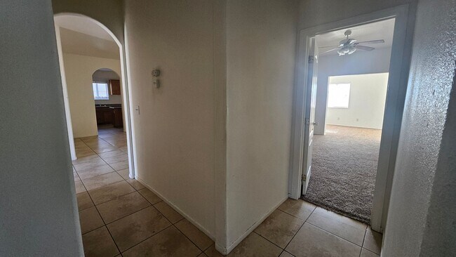 Building Photo - Bright and Open 3-Bed, 2-Bath Home on Kare...