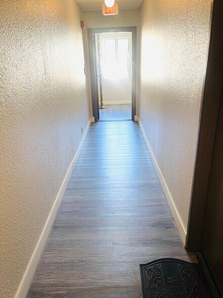 Building Photo - 518 Oak St