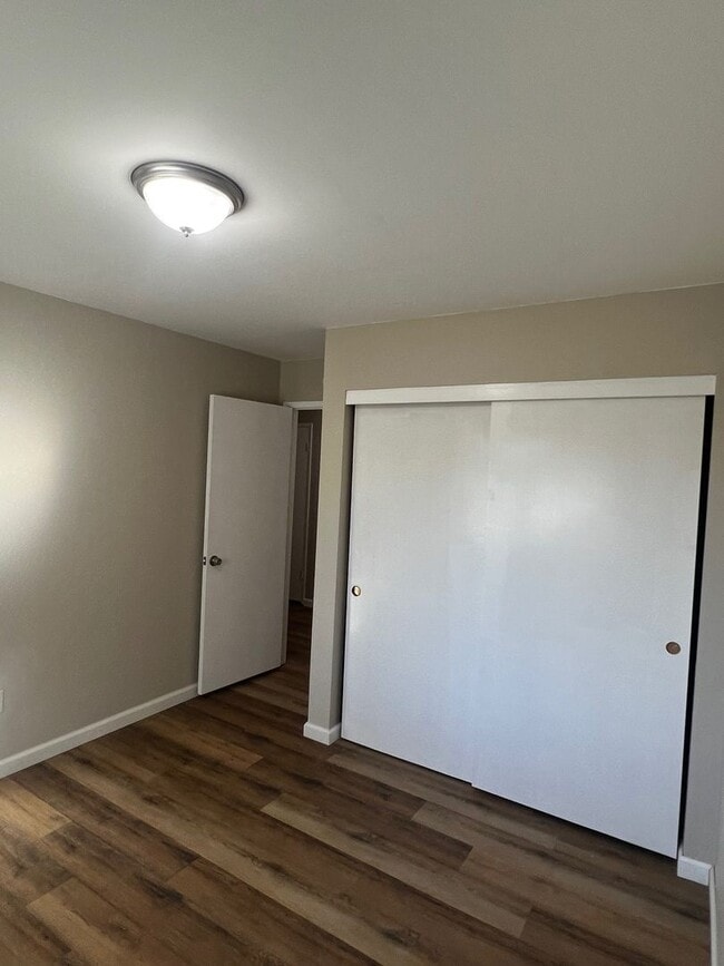 Building Photo - 3 Bedroom/2 Bathroom Single Story Home In ...