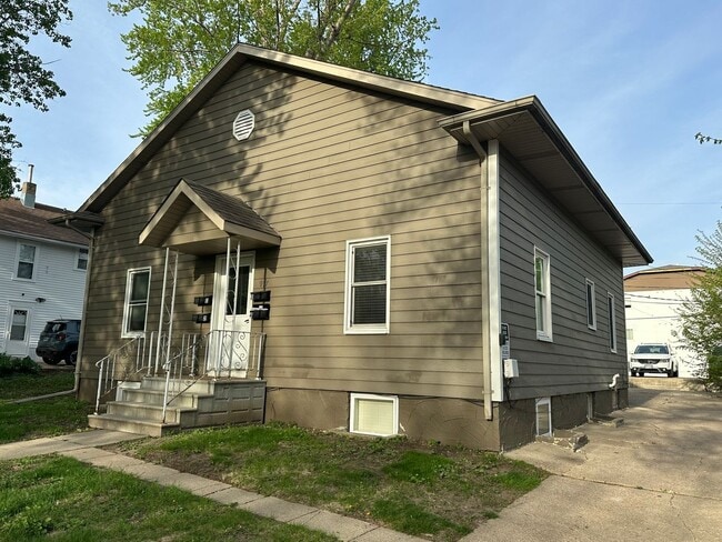 Building Photo - 917 S 1st Ave