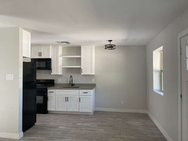 Building Photo - Charming 1 bed 1 bath in great location!