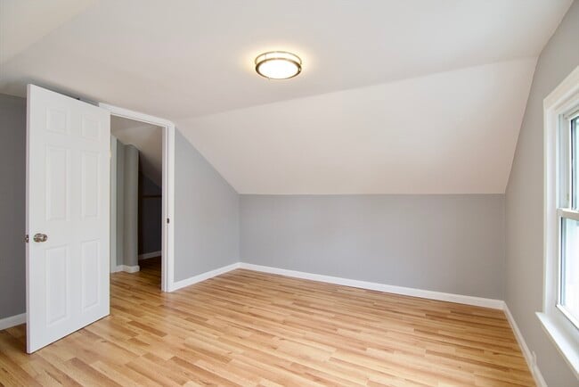 Building Photo - 63 Grandview St