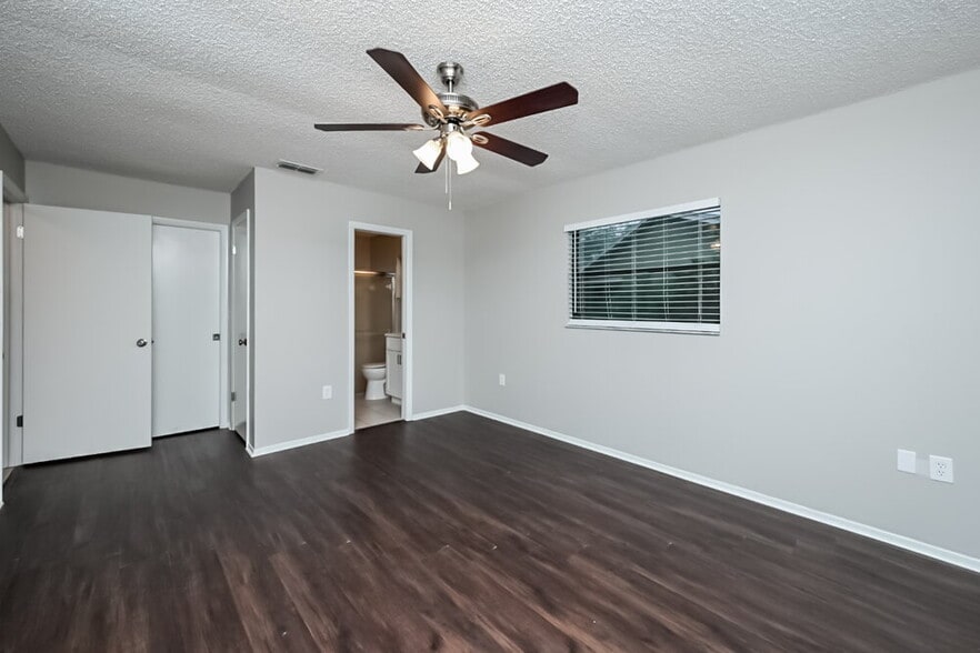 Building Photo - 9136 Lometa Ln