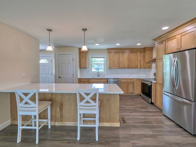 Building Photo - Great Views in Milton! 3-bedroom, 2.5 bath...