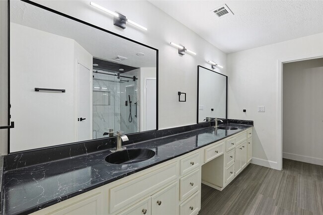 Building Photo - 4832 Whispering Falls Dr