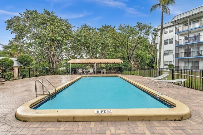 Building Photo - 5961 N Falls Circle Dr