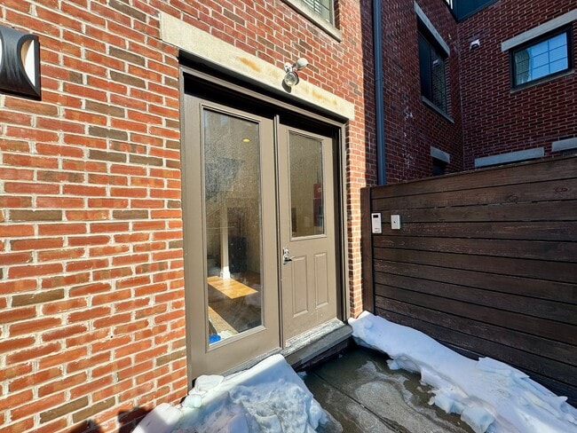 Building Photo - 1012-14 S Randolph St