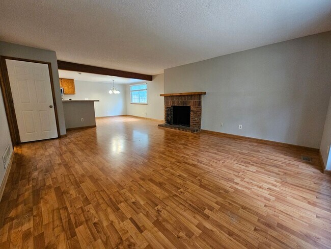 Building Photo - Aurora Highlands 3 Bed 2 1/2 Bath House w/...