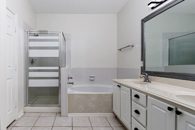 Building Photo - 35 S Avonlea Cir