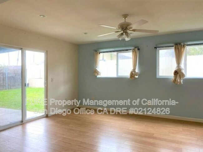 Building Photo - 2925 Luana Dr