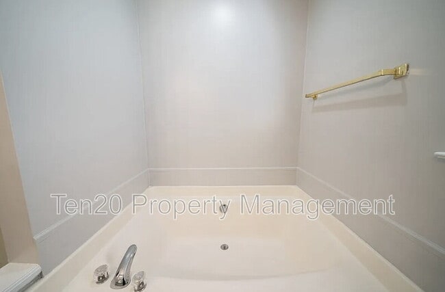Building Photo - 3007 Longmont Ln