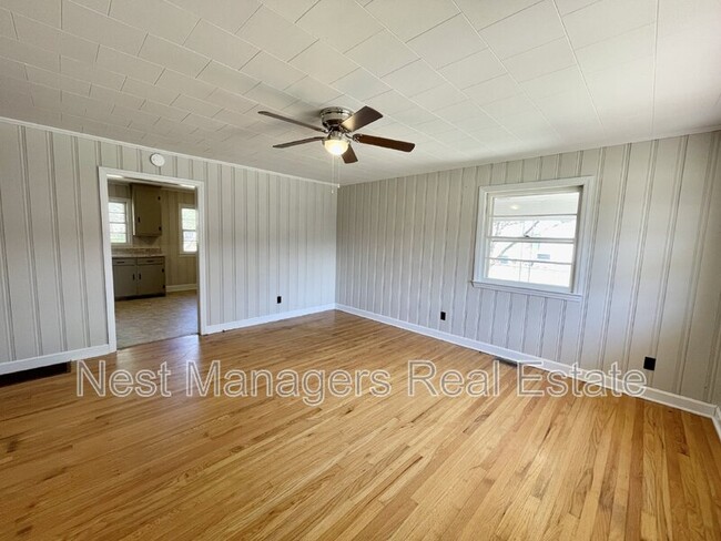 Building Photo - 531 E Donaldson Ave