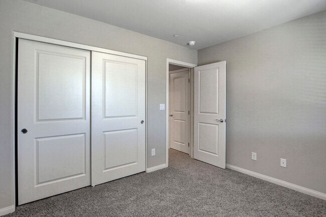 Building Photo - 2021 SINGLE FAMILY HOME IN GATED COMMUNITY