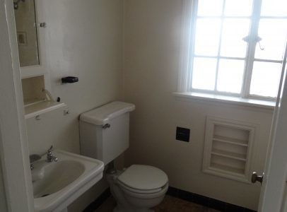 Building Photo - One bedroom walking distances to Broadway Ave