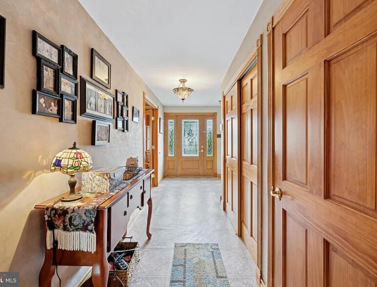 Building Photo - 9813 Ferndale St