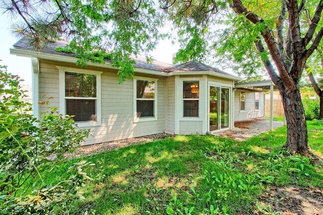 Building Photo - 598 Garnet Dr