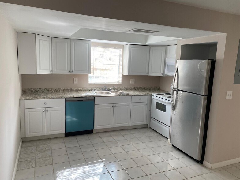 Building Photo - 890A SW 80th Ave