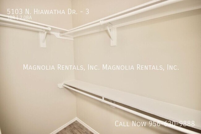 Building Photo - 5103 N Hiawatha Dr