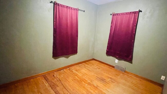 Building Photo - 1 Bedroom 1 Bathroom House!