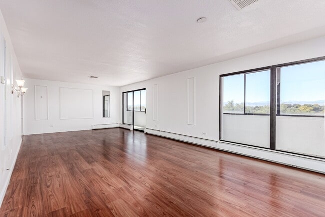 Building Photo - Three Bed / Two bath at Cherry Creek at th...