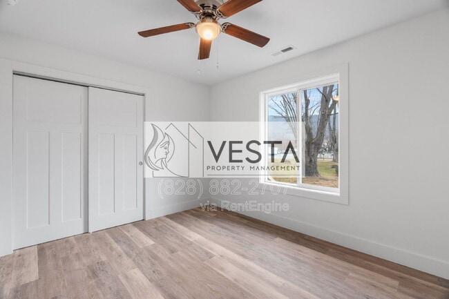 Building Photo - 61 Scates St