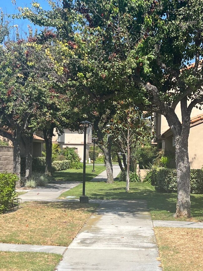 Building Photo - Charming upgraded home!