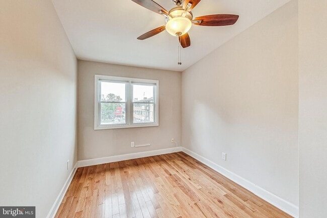 Building Photo - 627 Lamont St NW