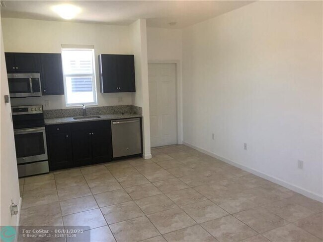 Building Photo - 16954 SW 90th St