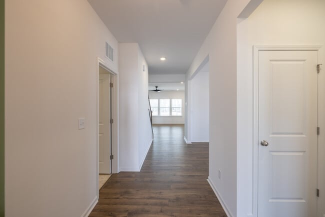 Building Photo - NEW 4BD/3BTH HOUSE- STONEBRIDGE FAIRWAYS COMMUNITY