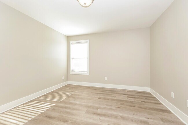 Building Photo - 4112 Stark St