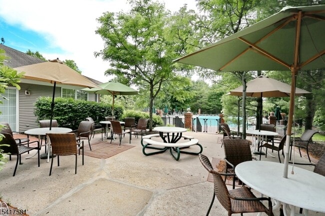 Building Photo - 2051 Charles Ct