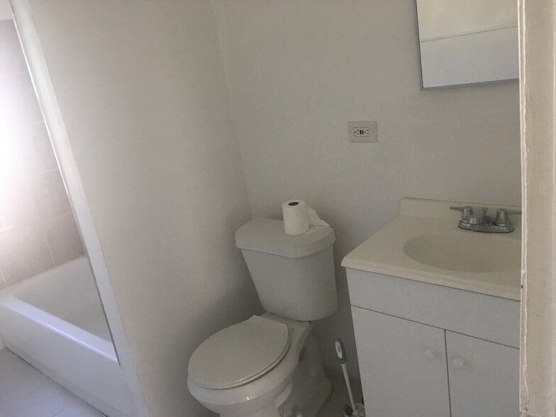 Bathroom - 12087 Saint Aubin St