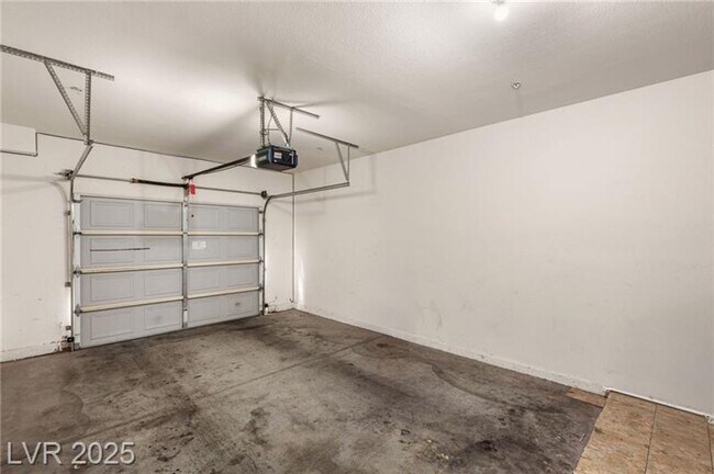 Building Photo - 5855 Valley Dr