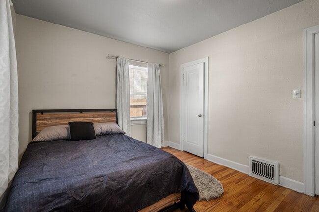 Building Photo - 720 N Foote Ave