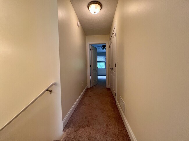 Building Photo - 304 Villa View Dr