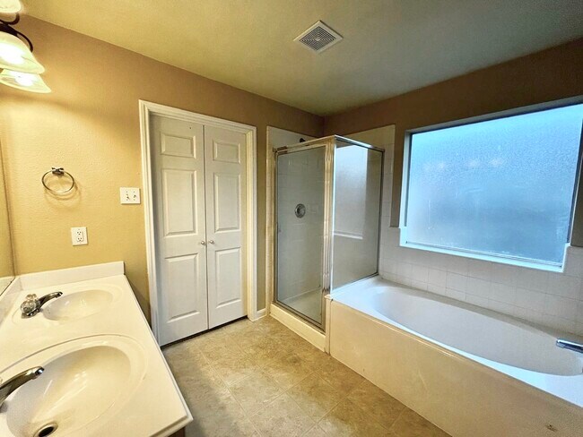 Building Photo - 5903 Llano Creek Dr