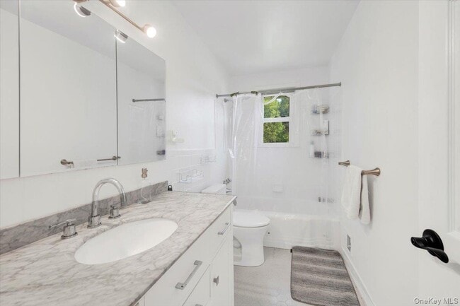 Building Photo - 270 Victory Blvd