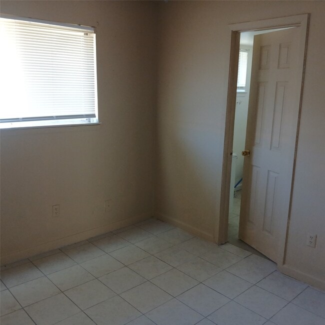 Building Photo - 11223 Spottswood Dr