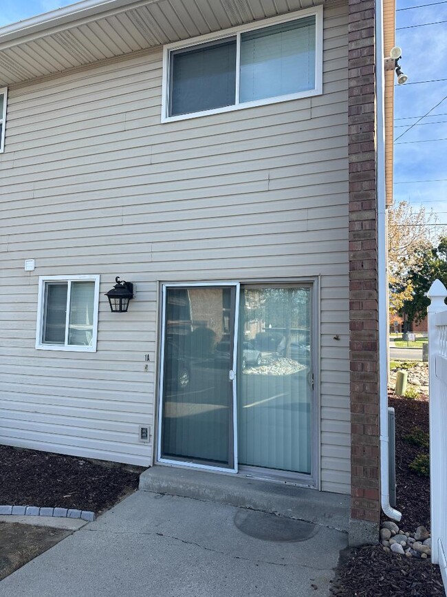 Building Photo - 7486 S 1000 E