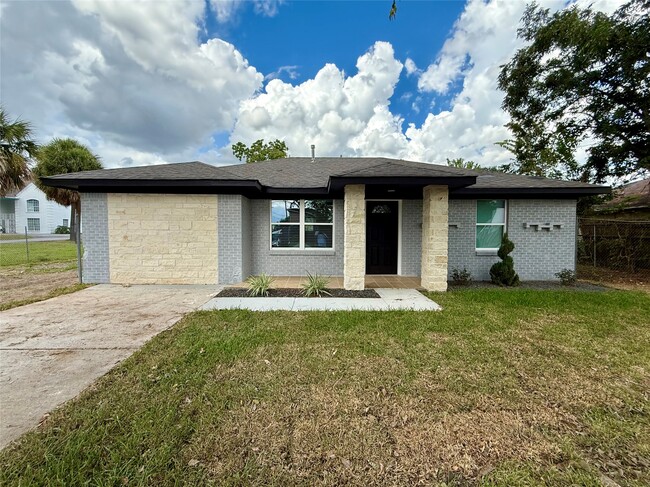 Primary Photo - 2630 De Soto St
